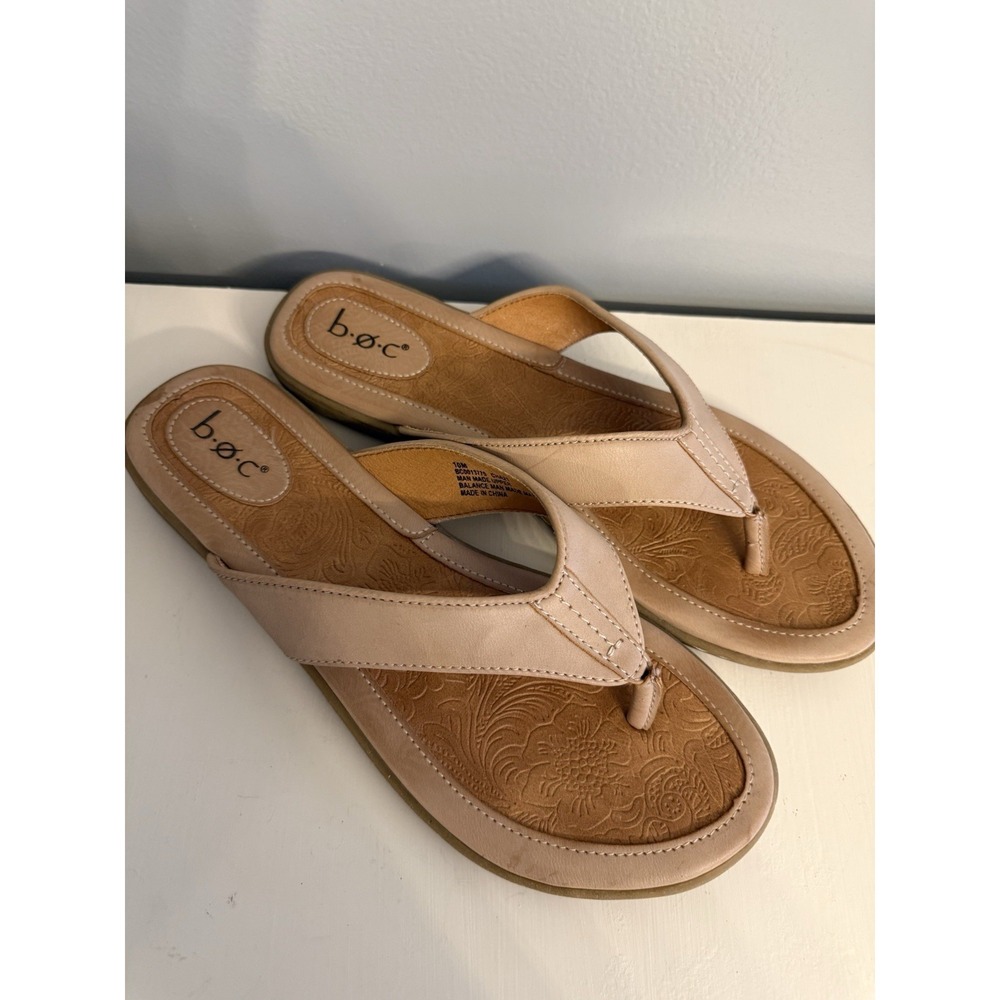 Born BOC Tan Sandals Faux Leather  Thong Flip Flop Comfort Sz 10 Beach Pool